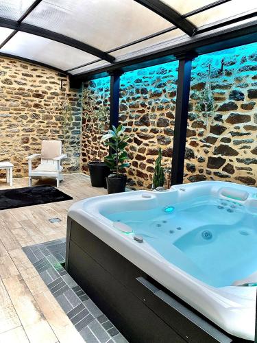 Villa Lily Spa, chambre d’hôtes avec spa privatif - Chambre d'hôtes - La Vicomté-sur-Rance