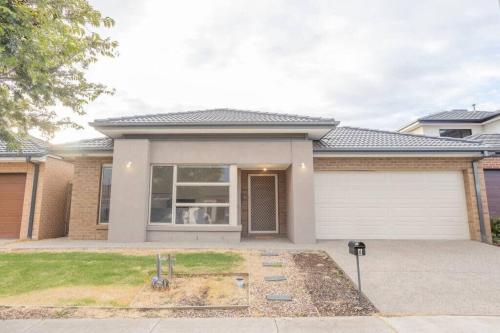 Tarneit Delight - Familial 4 bedrooms Home