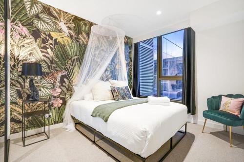 Stylish&Sleek Docklands Apt w pool gym CBD tram
