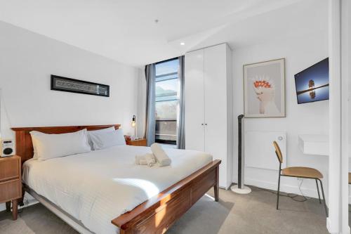 Trendy Inner-City Living Brunswick Apt for Two in Brunswick