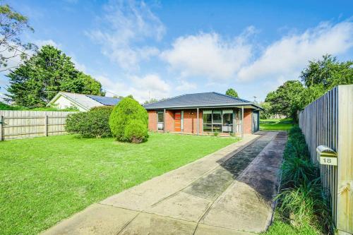 Relaxed at Rosebud-Cosy 3 bedroom beach escape* near Sherwood Avenue Reserve