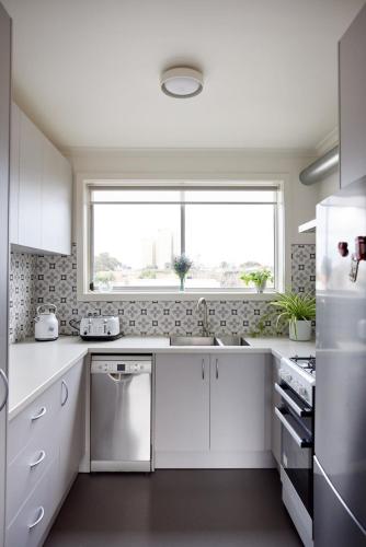 Central Classic Collingwood Modern Apt in أبوتسفورد