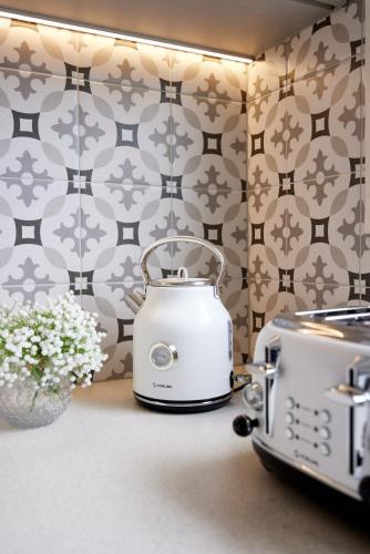 Central Classic Collingwood Modern Apt in أبوتسفورد