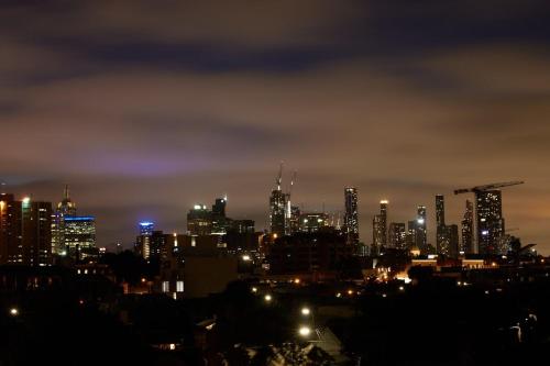 Central Classic Collingwood Modern Apt in 阿布思福德