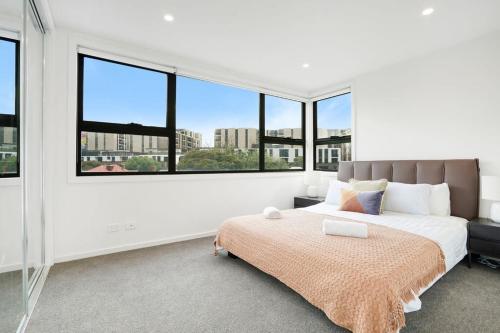 Simply Beautiful Townhouse in Caulfield N +parking