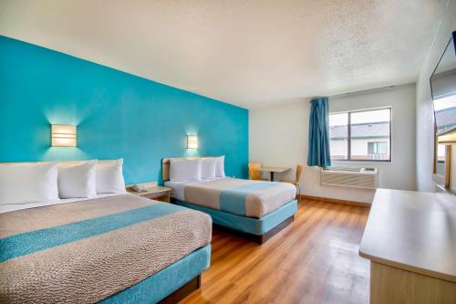 2 double beds