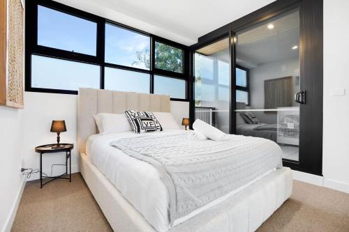 Cozy Nest in Prime Hawthorn w parking & pool in Hawthorn