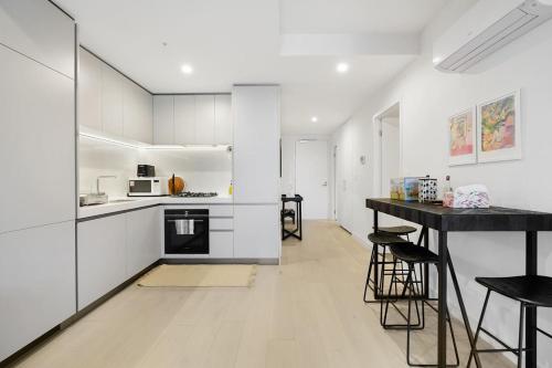Cozy Nest in Prime Hawthorn w parking & pool in Hawthorn