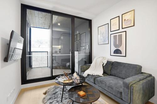 Cozy Nest in Prime Hawthorn w parking & pool in Hawthorn