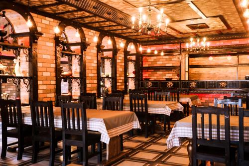 Restaurant, Aynur Qala Resort in Qechresh