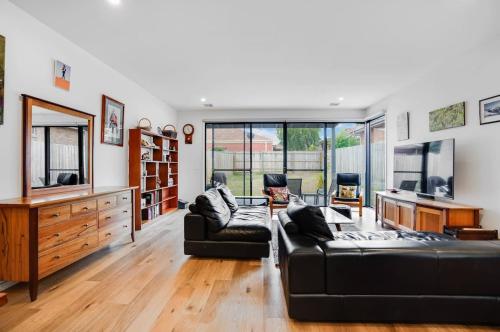 Relaxing Bentleigh Executive Family Getaway Relaxing Bentleigh Executive Family Getaway