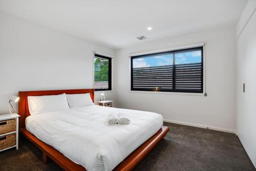 Relaxing Bentleigh Executive Family Getaway Relaxing Bentleigh Executive Family Getaway
