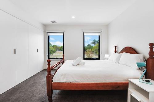 Relaxing Bentleigh Executive Family Getaway Relaxing Bentleigh Executive Family Getaway