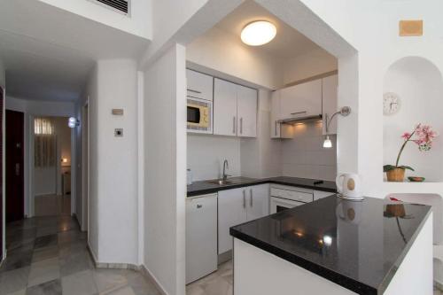 Club Atlantis 35 - One Bed - image 4