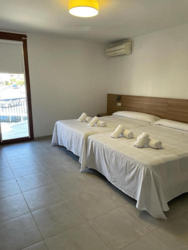 Hotel Blason Junior - Tap to explore photos