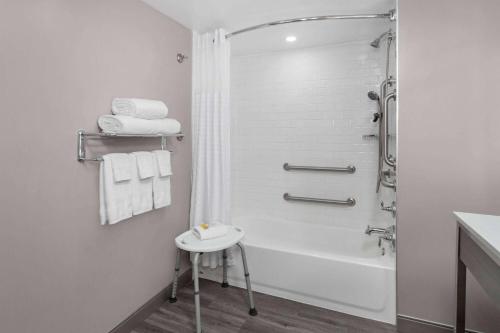 . Days-Inn by Wyndham Baltimore Northwest