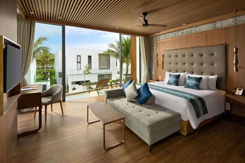 Wyndham Hoi An Royal Beachfront Resort & Villas