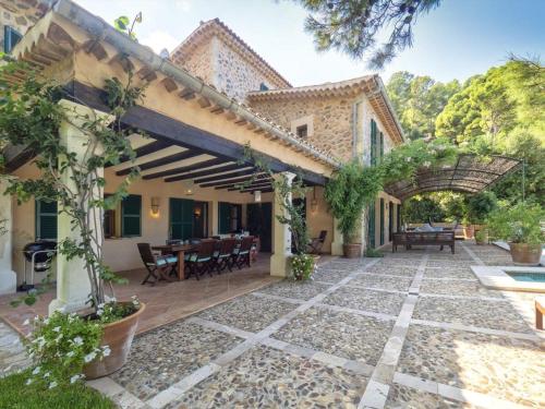 Villa Picassa with sea view in Deya