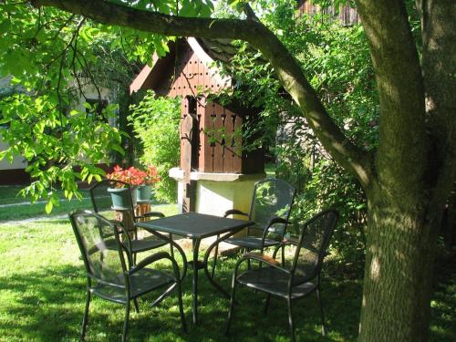 Garden, Cserepmadar szallas es Csinyalohaz in Bajánsenye