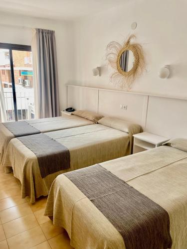 Double Room with Extra Bed (2 Adults + 1 Child)