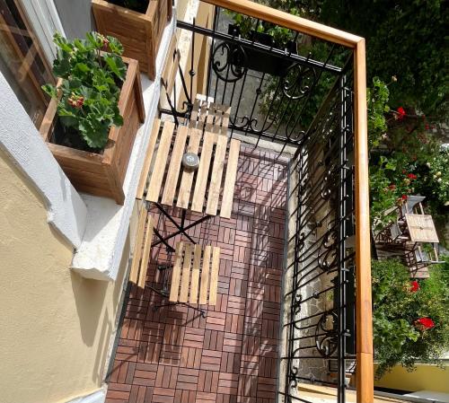 Double Room with Balcony image 6