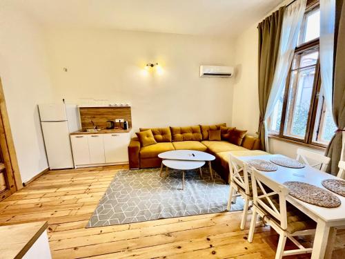 One-Bedroom Apartment image 9
