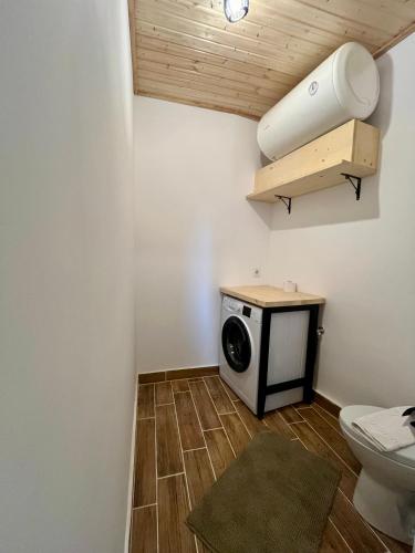 Double Room with Balcony image 4