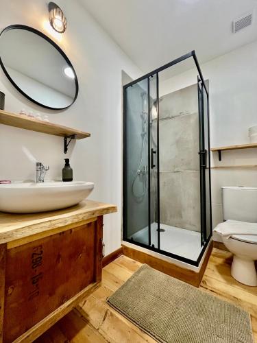 One-Bedroom Apartment image 3