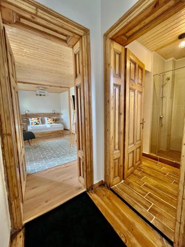 Double Room with Balcony image 9