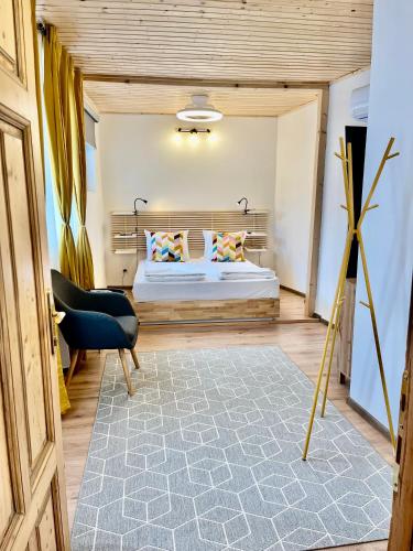 Double Room with Balcony image 8