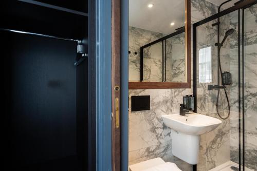 The House on Warwick – London