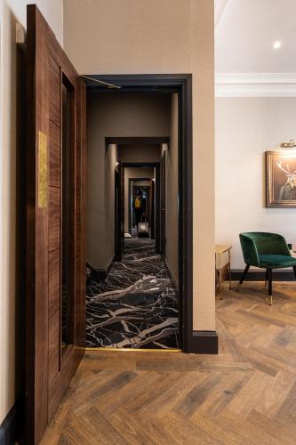 The Blair Victoria Hotel - image 3