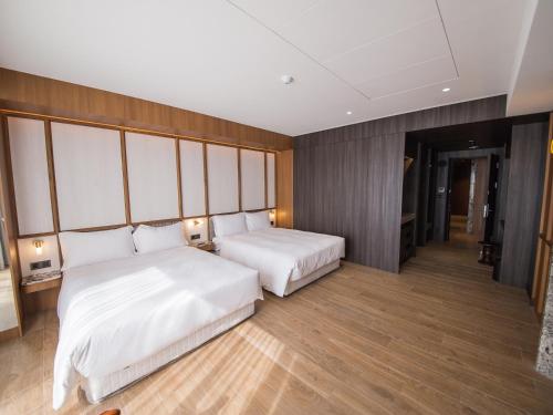 2 double beds