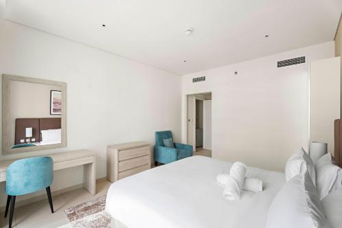 2BR Palm Jumeirah with pool on roof amazing view - image 12