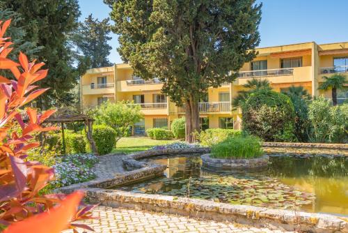 Garden, Hello Cote D'Azur - Spacieux 3 pieces a 5 min des plages a pieds in Avenue de Cannes