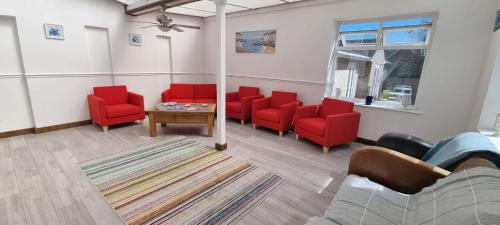 Shared lounge/TV area, The Wight House B&B in Ryde North East