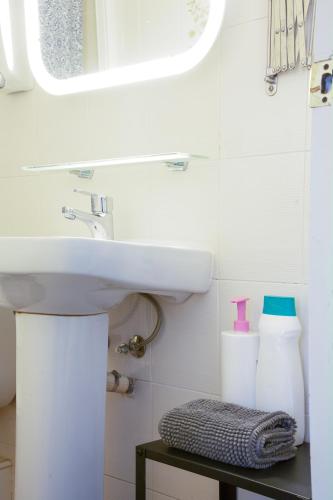 Double or Twin Room with City View image 10