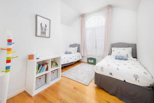 Spacious 4BR suburban home! Spacious 4BR suburban home!