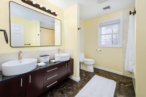 Spacious 4BR suburban home! Spacious 4BR suburban home!