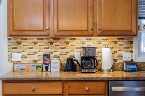 Spacious 4BR suburban home! Spacious 4BR suburban home!