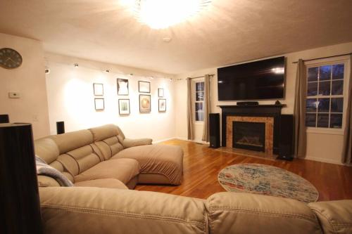 Spacious 4BR suburban home! Spacious 4BR suburban home!