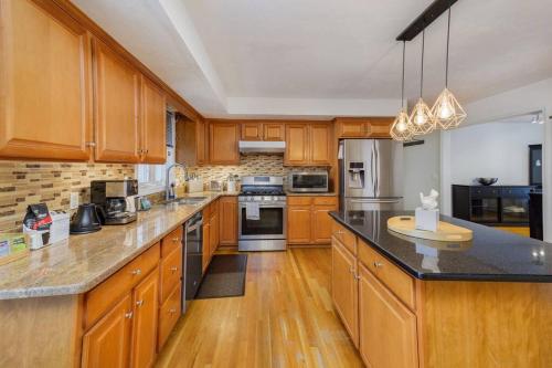 Spacious 4BR suburban home! Spacious 4BR suburban home!