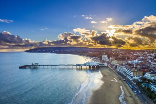 Beach, The Wight House B&B in Ryde North East