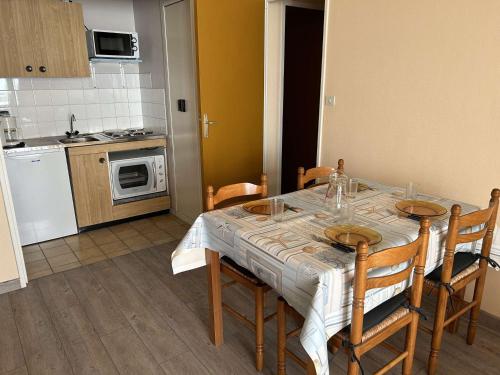 Appartement Saint-Gilles-Croix-de-Vie, 2 pièces, 4 personnes - FR-1-224-39