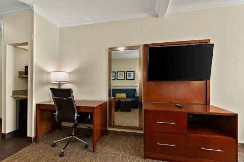 Queen Suite with Two Queen Beds - Non-Smoking