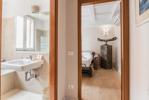 Penthouse Suite Rome - image 10