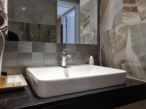 Luxury Studios Key 5 - 2 BHK Fully Furnished Apartment - image 2