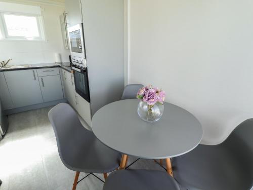 23 Cherry Park - image 3