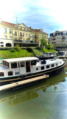 Loft sur l'Eau Avec Balneo - Hôtel - Cergy