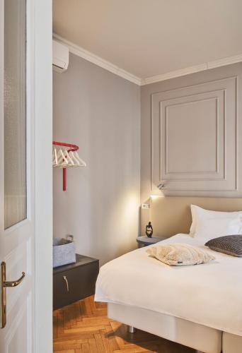 One-Bedroom Apartment image 1
